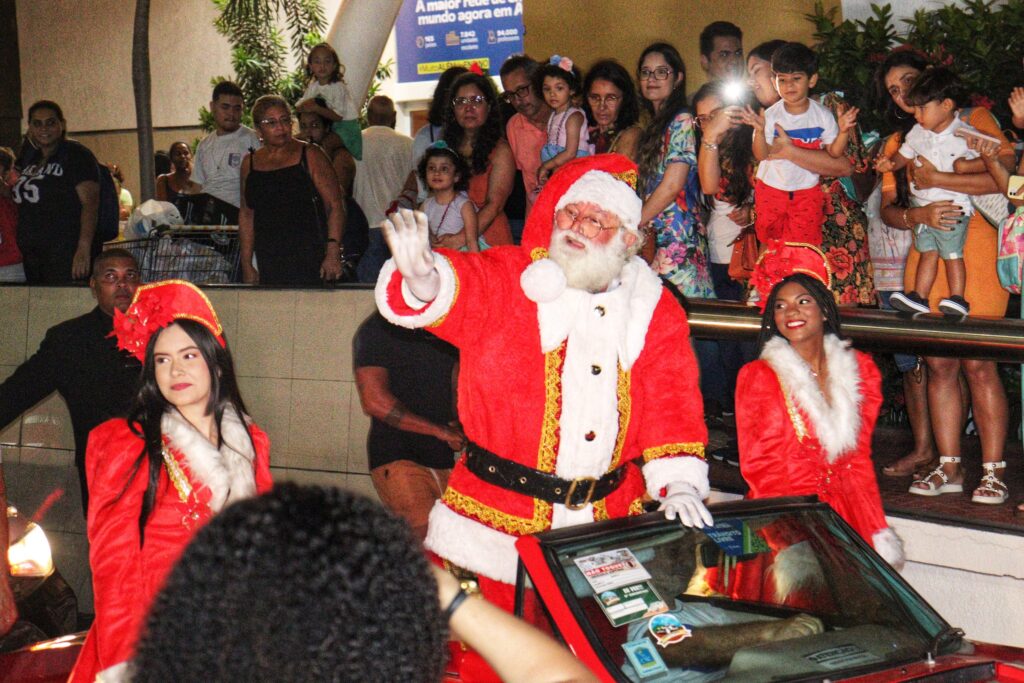 Desfile abre temporada de natal em Aracaju